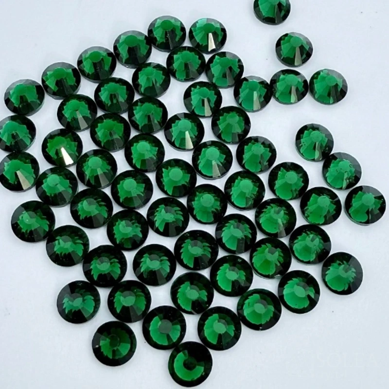 Стразы клеевые горячей фиксации Emerald ss16